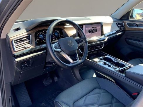 Certified 2025 Volkswagen Atlas SE FWD image 14