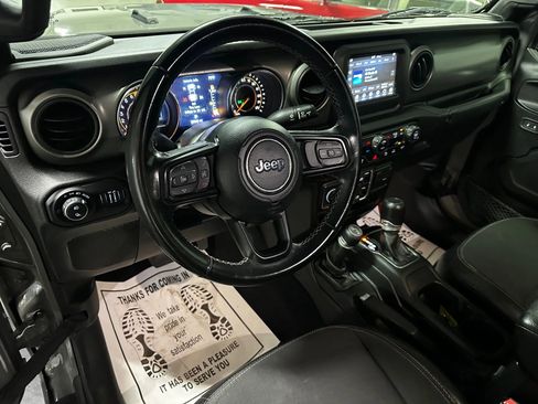 Used 2021 Jeep Gladiator Sport image 8