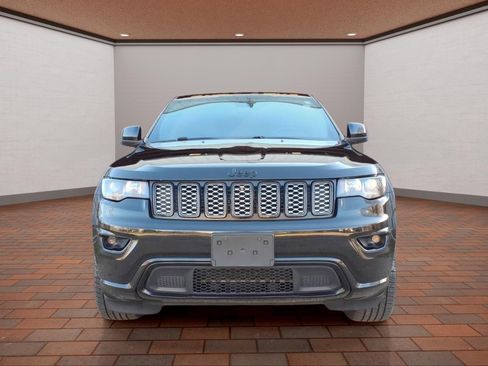 Used 2020 Jeep Grand Cherokee Altitude AWD/4WD image 2