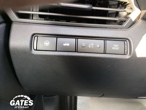 Used 2024 Nissan Altima 2.5 SV w/ SV Premium Package FWD image 23