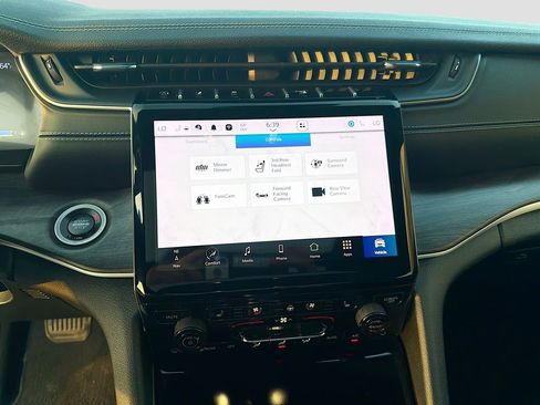 Used 2024 Jeep Grand Cherokee L Limited w/ Luxury Tech Group II image 32