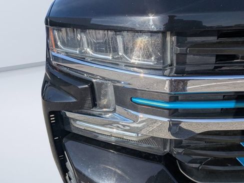 Used 2019 Chevrolet Silverado 1500 High Country w/ Technology Package AWD/4WD image 9