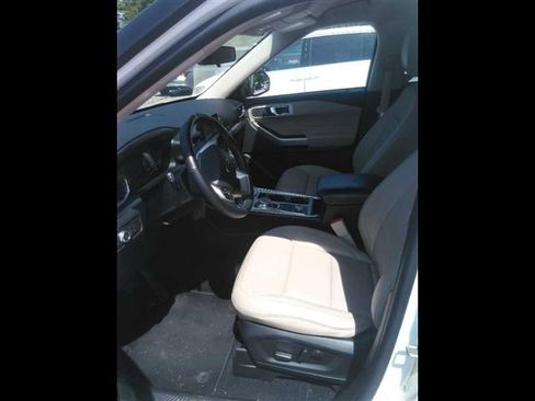 Used 2021 Ford Explorer XLT w/ Equipment Group 202A AWD/4WD image 3