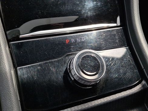 Used 2024 Jeep Grand Cherokee Laredo X image 13