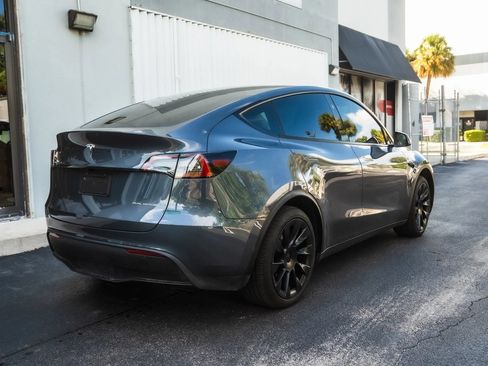 Used 2023 Tesla Model Y AWD image 7