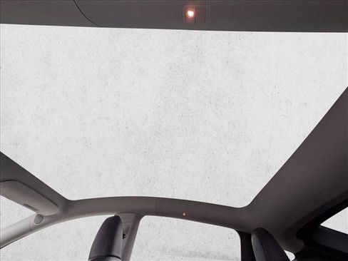 Used 2023 Tesla Model Y Long Range AWD/4WD image 19