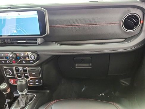 Used 2025 Jeep Wrangler Unlimited Rubicon image 37