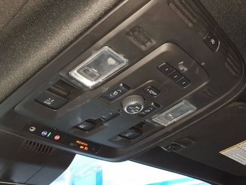 Used 2024 GMC Yukon Denali w/ Advanced Technology Package image 23