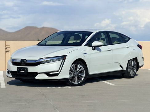 Used 2018 Honda Clarity Touring image 2