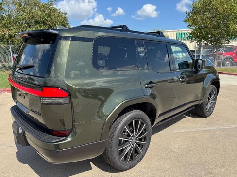 Used 2025 Lexus GX 550 w/ Accessory Package (2T) image 12