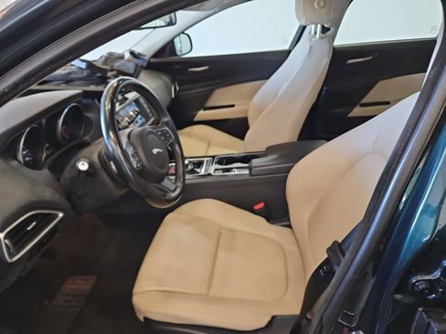 Used 2017 Jaguar XE Premium image 8