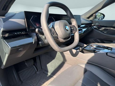 Used 2025 BMW 530i xDrive AWD/4WD image 4