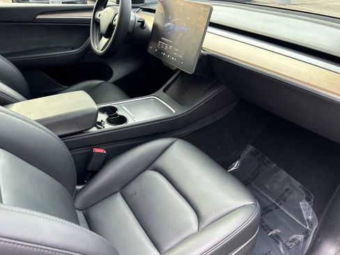 Used 2023 Tesla Model Y Long Range image 16