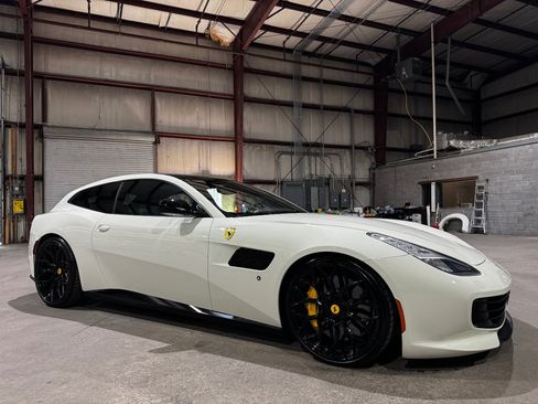 Used 2019 Ferrari GTC4Lusso T image 3