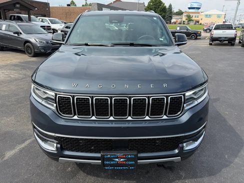 Used 2024 Jeep Wagoneer L Series II w/ Flexible Seating Group RWD image 9