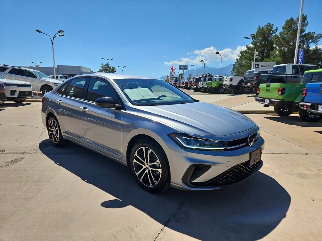 Used 2025 Volkswagen Jetta Sport FWD image 5