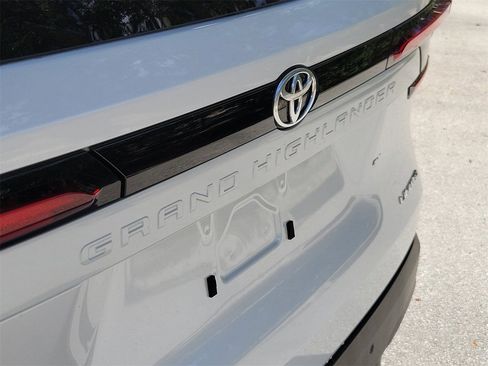 Used 2025 Toyota Grand Highlander AWD Hybrid image 7