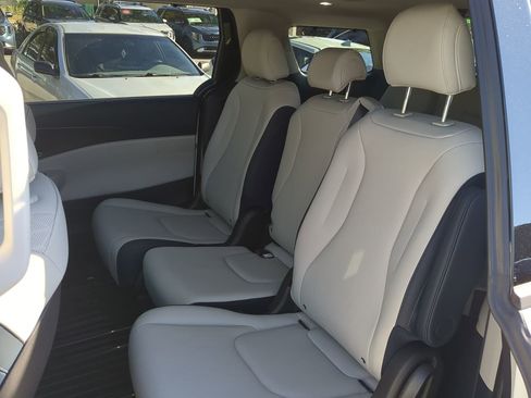 New 2026 Kia Carnival SX image 13