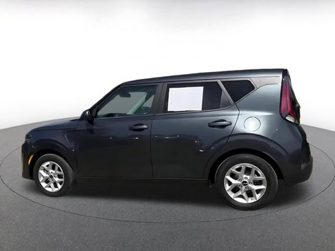 Used 2025 Kia Soul LX w/ LX Technology Package FWD image 10