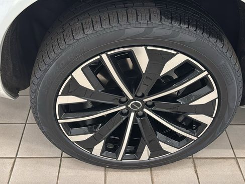 New 2026 Volvo XC90 T8 Ultra w/ Protection Package Premier AWD/4WD image 32
