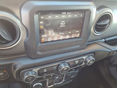 Used 2023 Jeep Gladiator Sport image 31