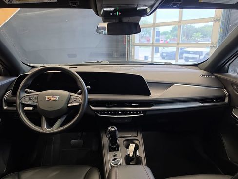 Used 2025 Cadillac XT4 Premium Luxury FWD image 17