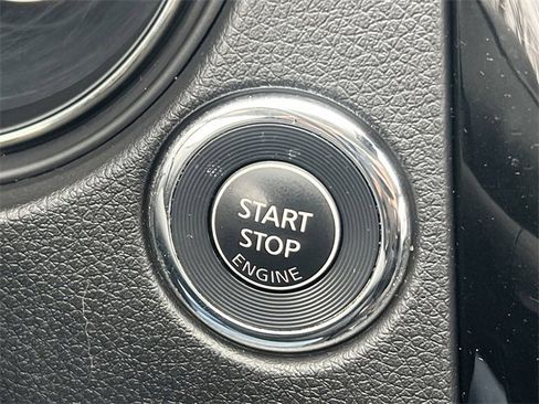 Used 2020 Nissan Rogue Sport SV image 10