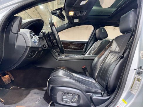 Used 2011 Jaguar XJ image 9