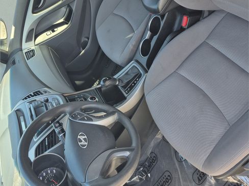 Used 2016 Hyundai Elantra SE FWD image 35
