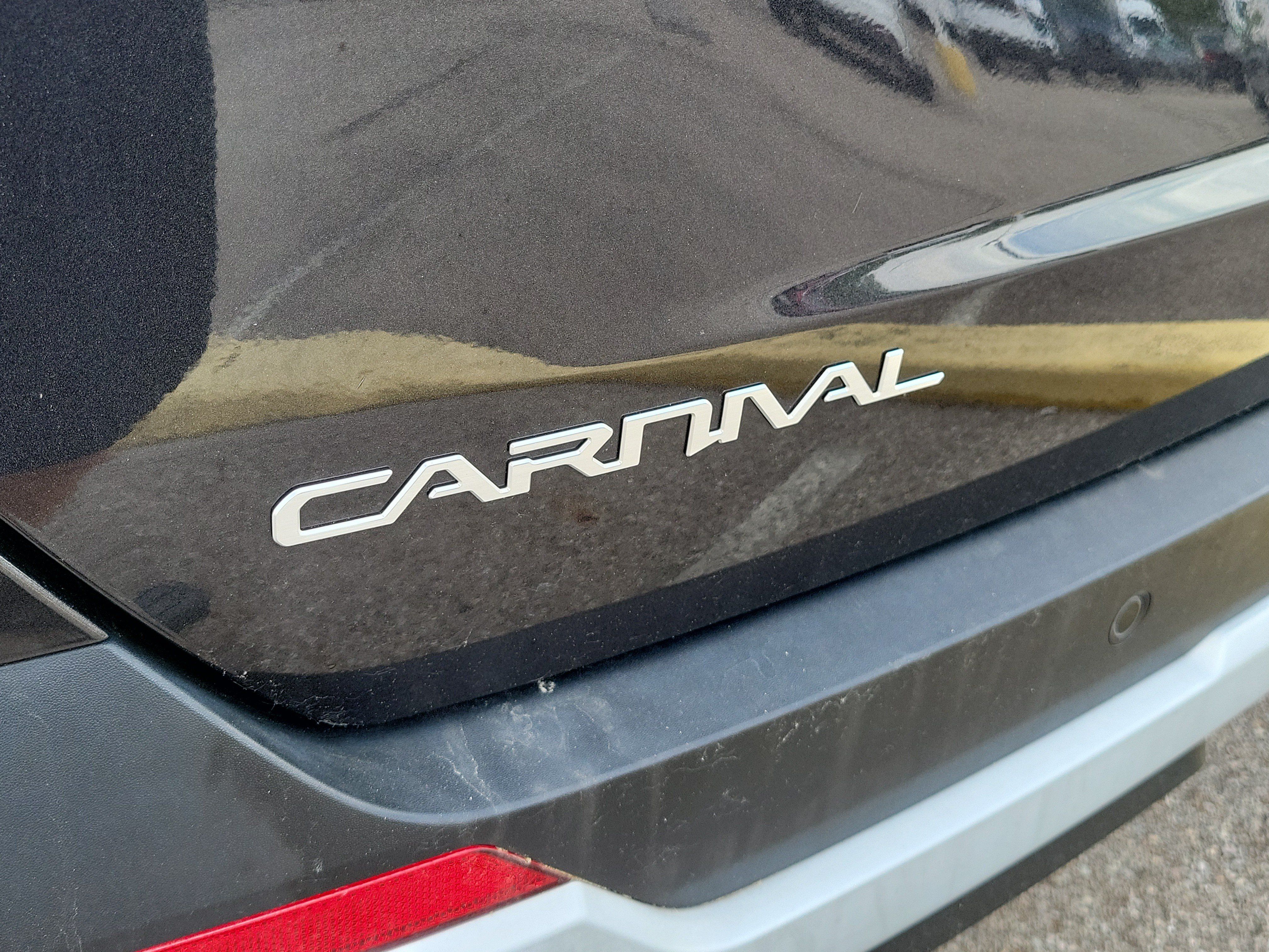 Used 2025 Kia Carnival FWD image 6