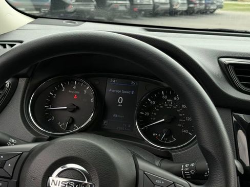 Used 2019 Nissan Rogue S image 7