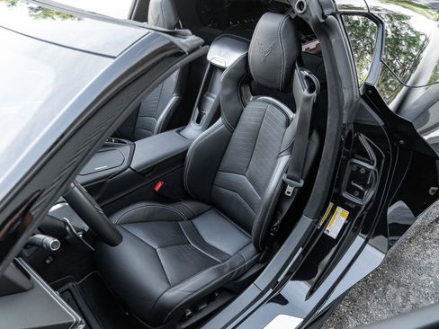 Used 2021 Chevrolet Corvette Stingray Premium Cpe w/ Z51 Performance Package RWD image 4