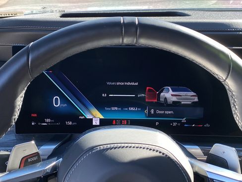 Used 2025 BMW 740i w/ Premium Package image 11