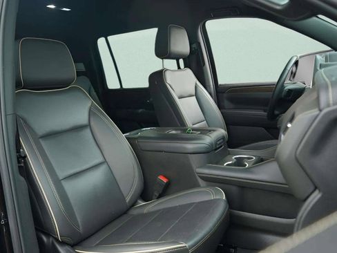 Used 2024 Chevrolet Suburban Premier image 32