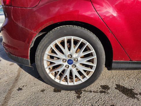 Used 2014 Ford Focus Titanium image 25