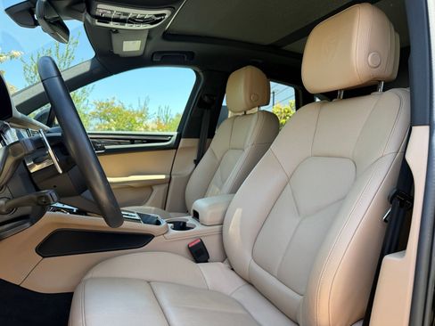 Used 2026 Porsche Macan AWD/4WD image 5