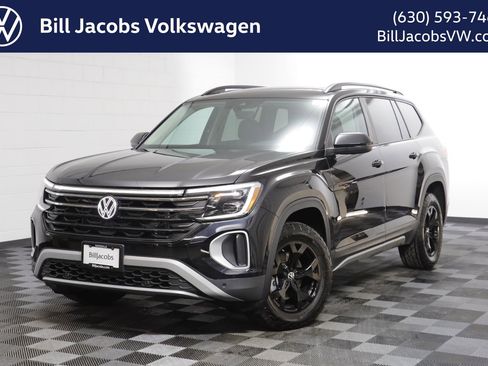Used 2025 Volkswagen Atlas Peak Edition SE image 1