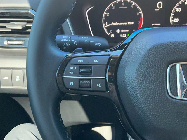Used 2025 Honda Pilot Touring image 12