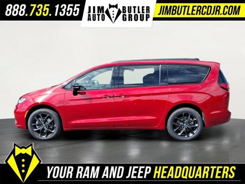 New 2026 Chrysler Pacifica Limited w/ S Appearance Package AWD/4WD image 2