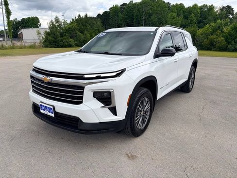 Used 2024 Chevrolet Traverse LT FWD image 5