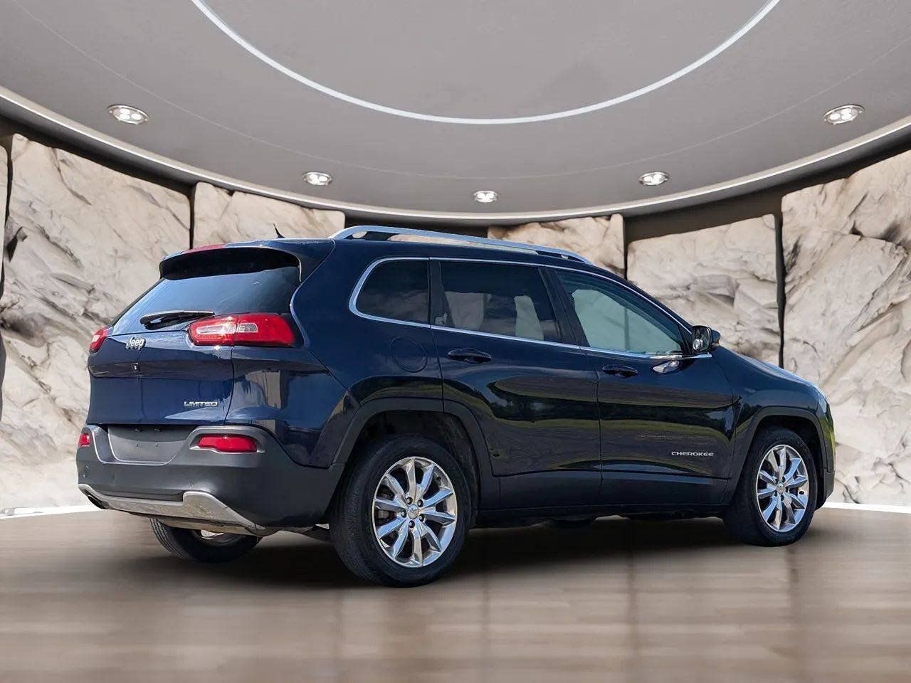 Used 2014 Jeep Cherokee Limited w/ Luxury Group FWD image 12