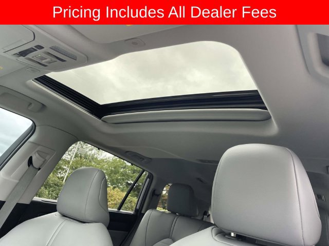 Used 2023 Toyota Highlander XLE FWD image 19