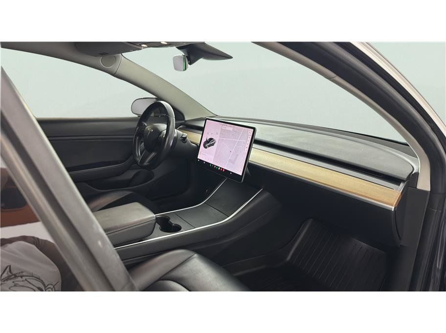 Used 2018 Tesla Model 3 Long Range RWD image 19