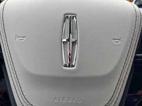 New 2026 Lincoln Aviator AWD image 19