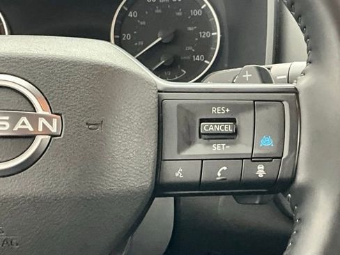 Used 2025 Nissan Rogue SV AWD/4WD image 18