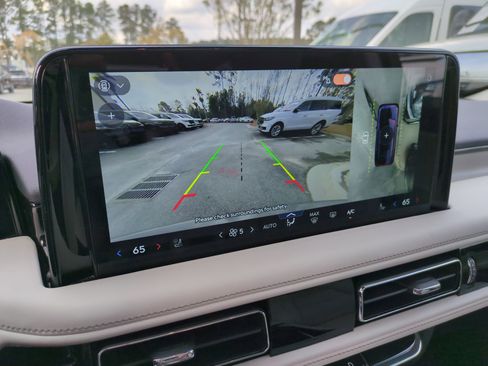 Certified 2025 Lincoln Aviator Reserve image 23