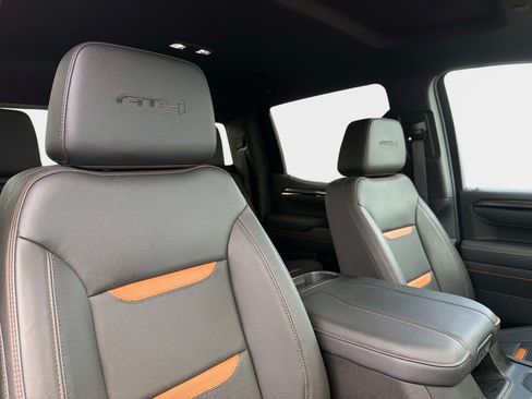 Used 2025 GMC Sierra 1500 AT4 w/ AT4 Premium Package AWD/4WD image 17