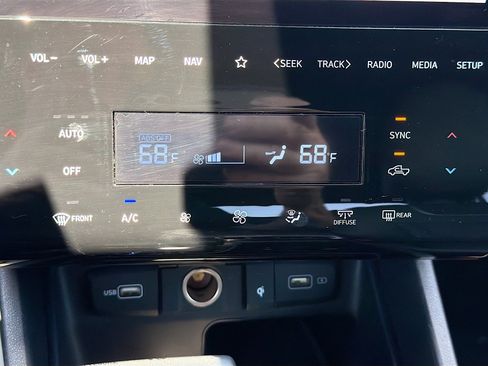 Used 2022 Hyundai Santa Cruz Limited AWD/4WD image 16