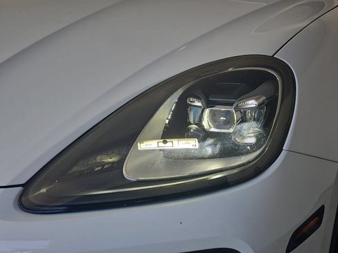 Used 2020 Porsche Cayenne AWD/4WD image 30
