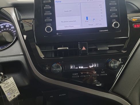 Used 2023 Toyota Camry SE image 15